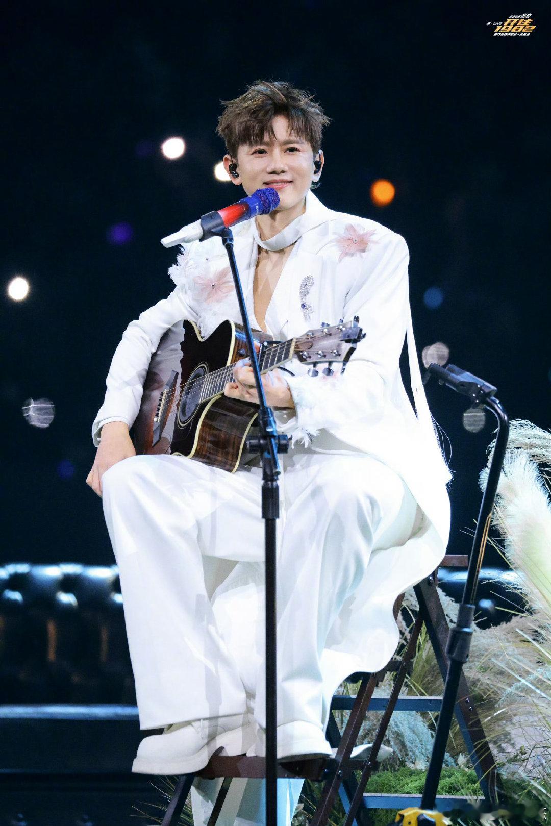 年前最后一场演唱会是张杰给的 张杰未LIVE巡回演唱会 不愧是实力王者张杰，年前