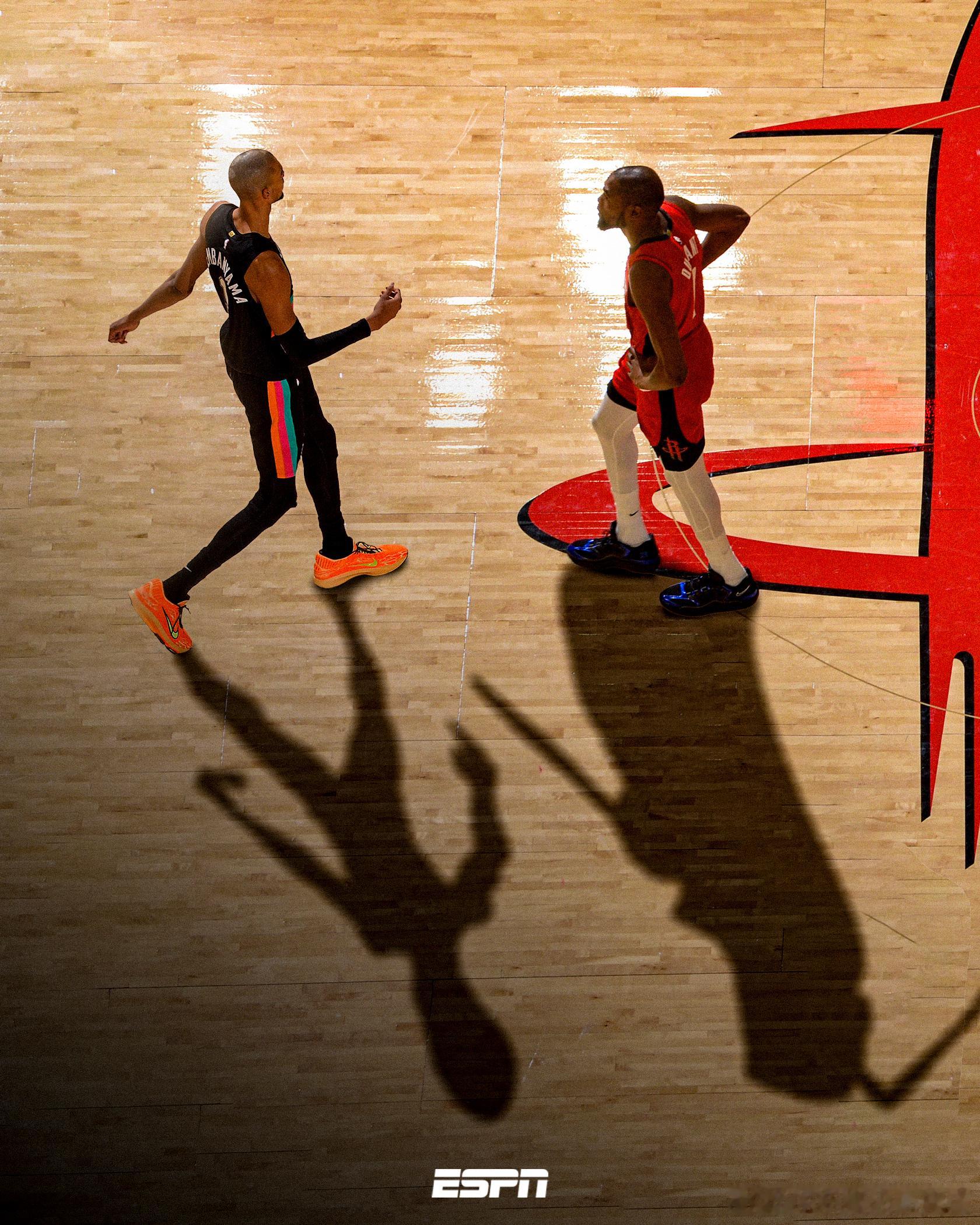 比赛日！十点半火箭主场战马刺，赛季第三次交锋原声看球：网页链接（复制到浏览器打开