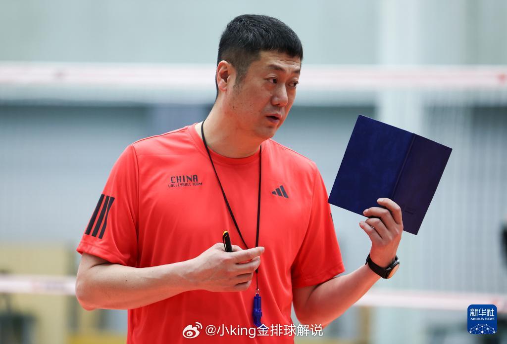 【赵勇介绍吴梦洁受伤需要手术，以及中国女排备战情况】——中国体育报世界女排联赛还