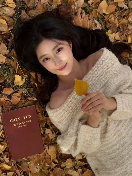 掉进落叶堆里了🍂