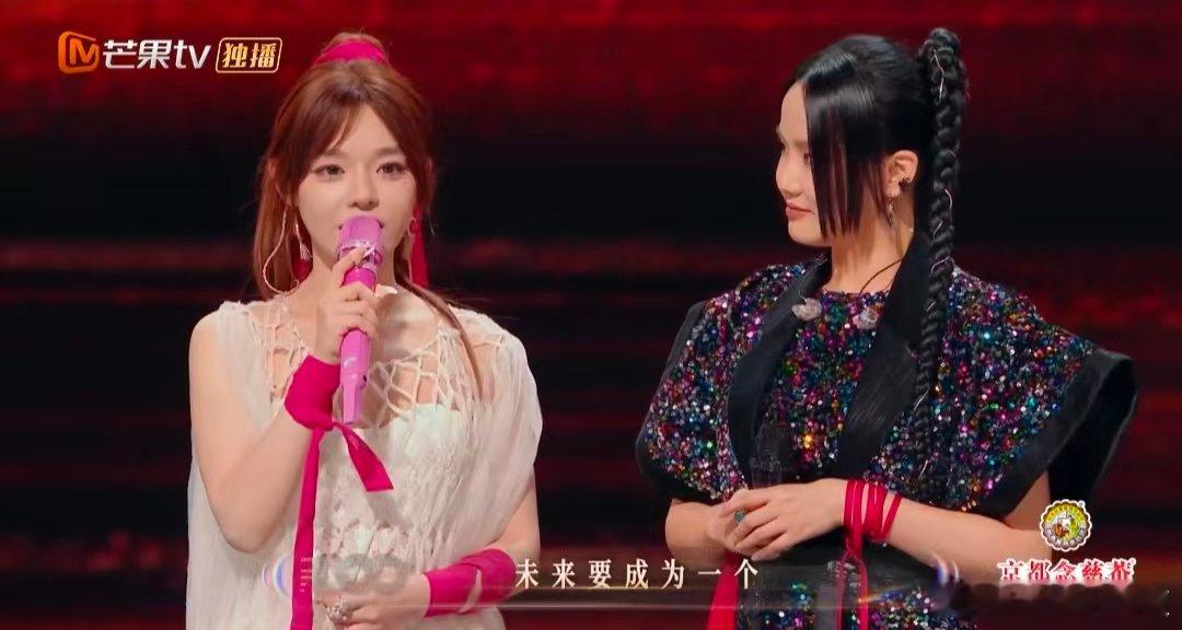 黄霄雲贴脸何炅嗑谢娜张杰 声生不息 黄霄雲也太敢说了！直接贴脸回忆何老师当年嗑张