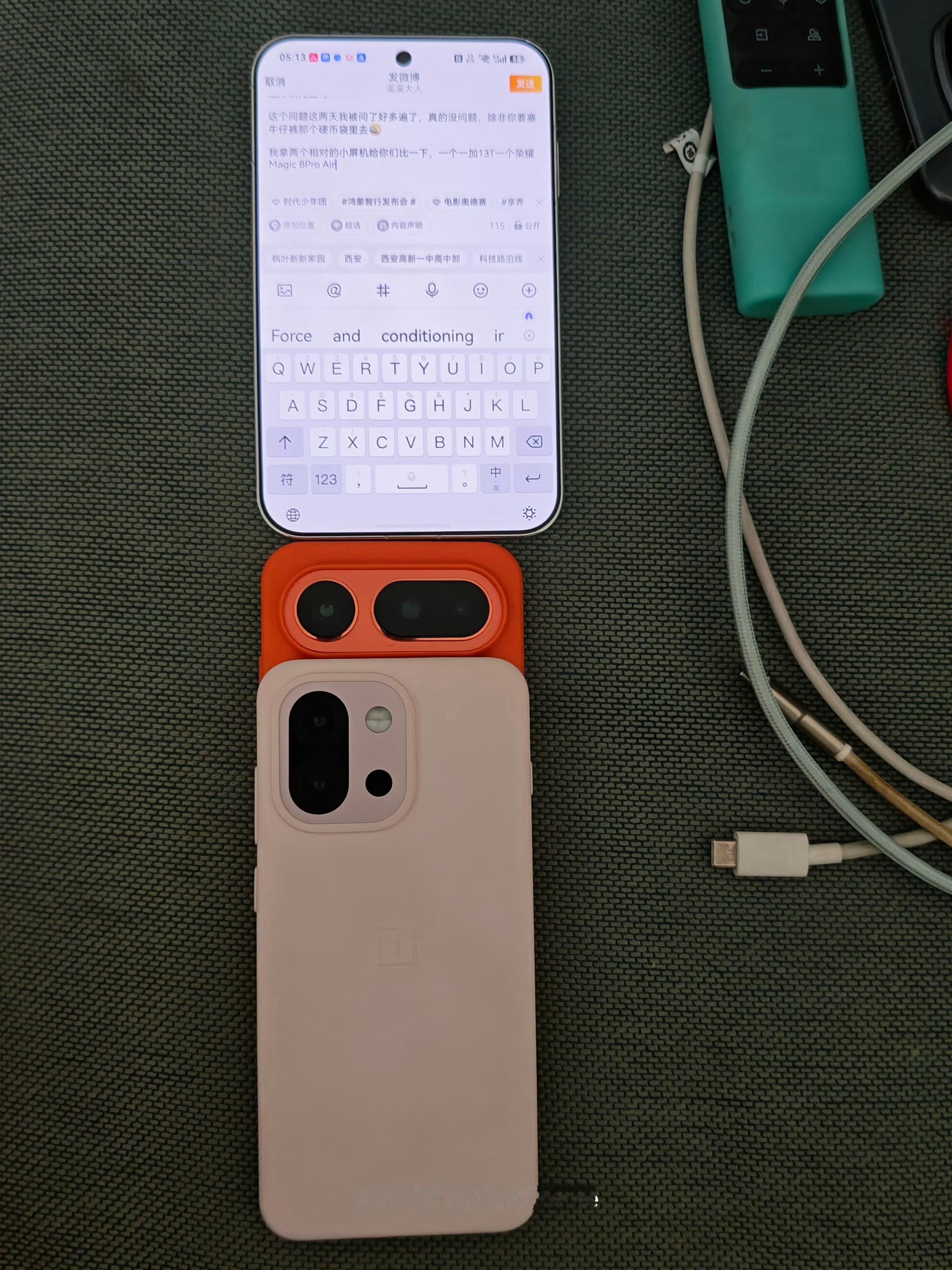 实不相瞒，虽然视觉上、数据上，华为阔直板华为PuraXView  没有比那些公认