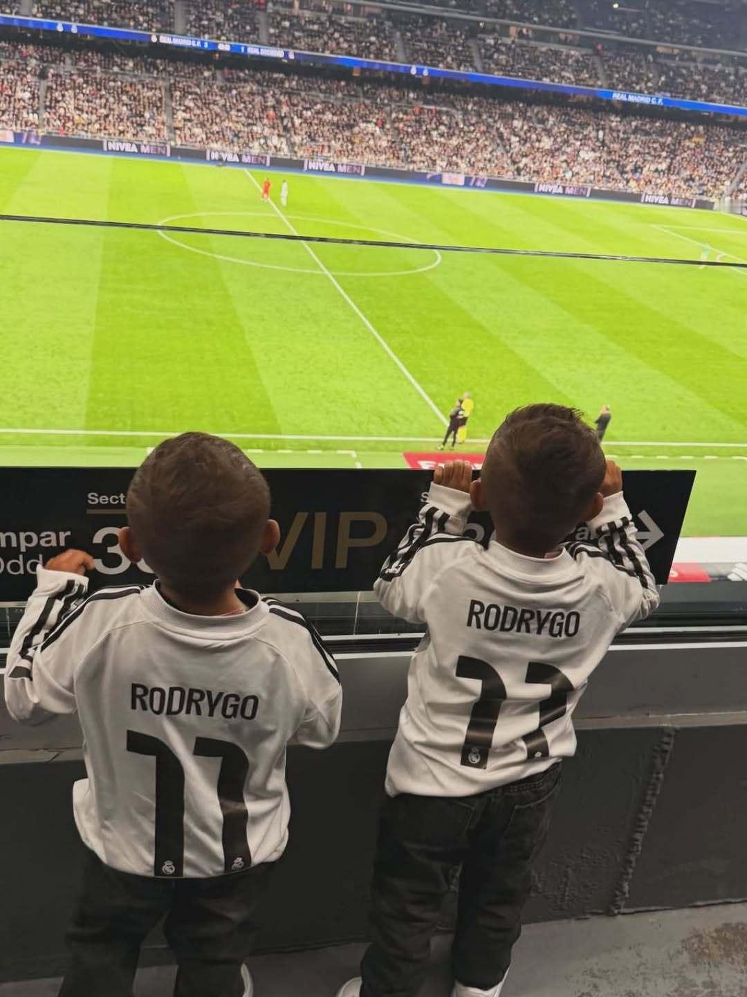 罗德里戈的双胞胎今天也来看球了👶👶⚽️皇马宝宝团