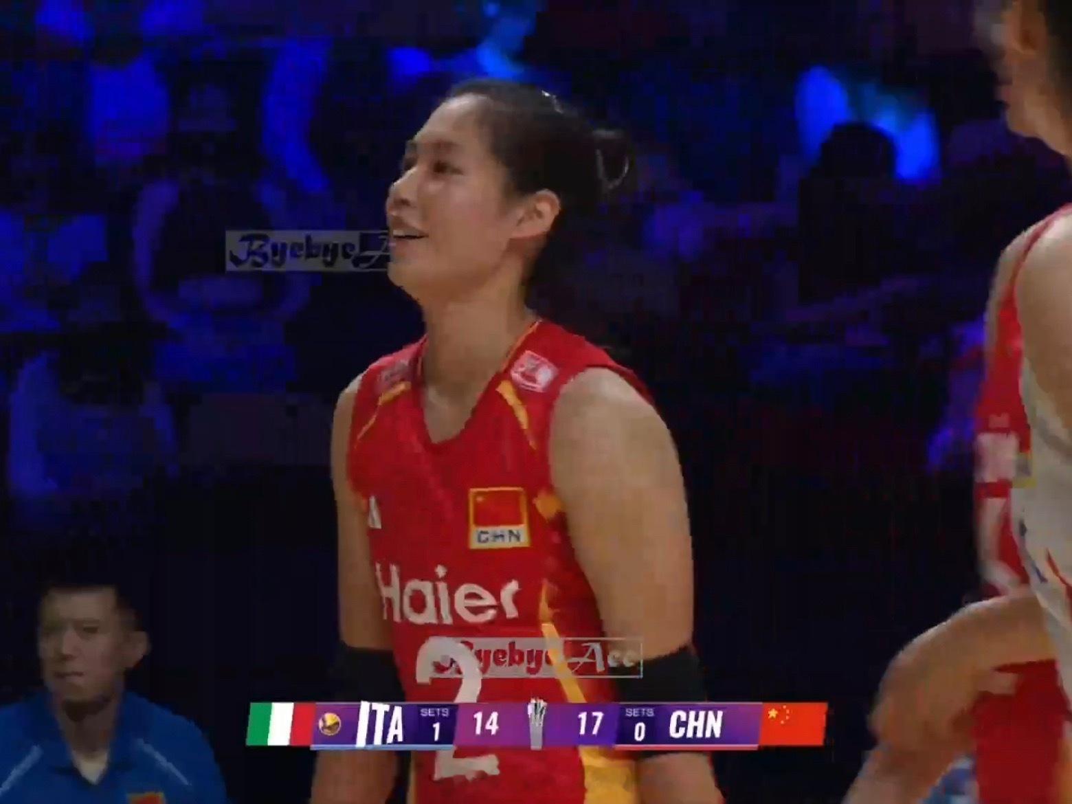 女排中国女排vs意大利女排 小庄两个ace后发球出界，好可爱的表情，加油