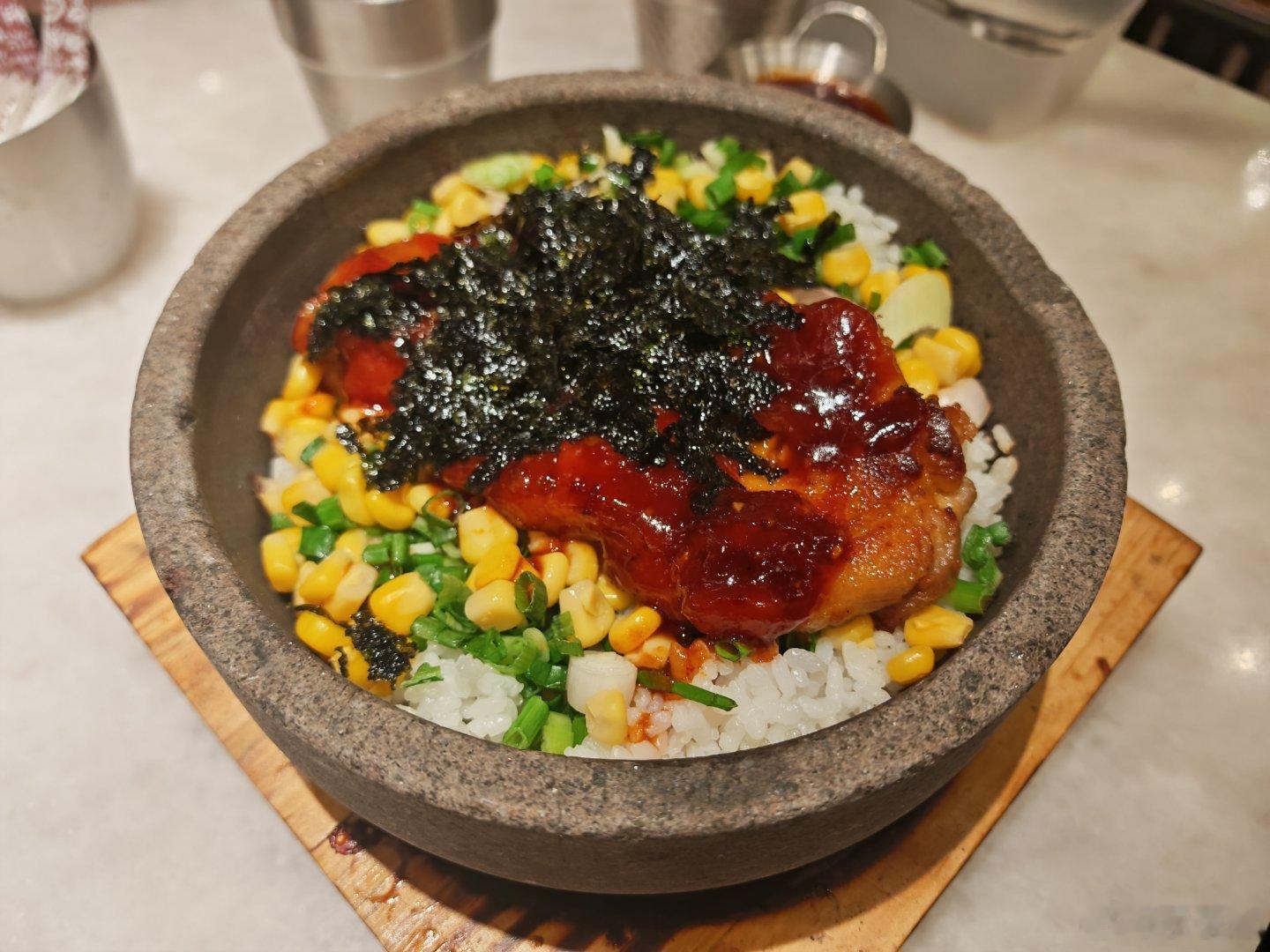 今天没有上司上班，感觉自由一点虽然平常上班也没差，但心态就是更自由了晚饭后，总觉