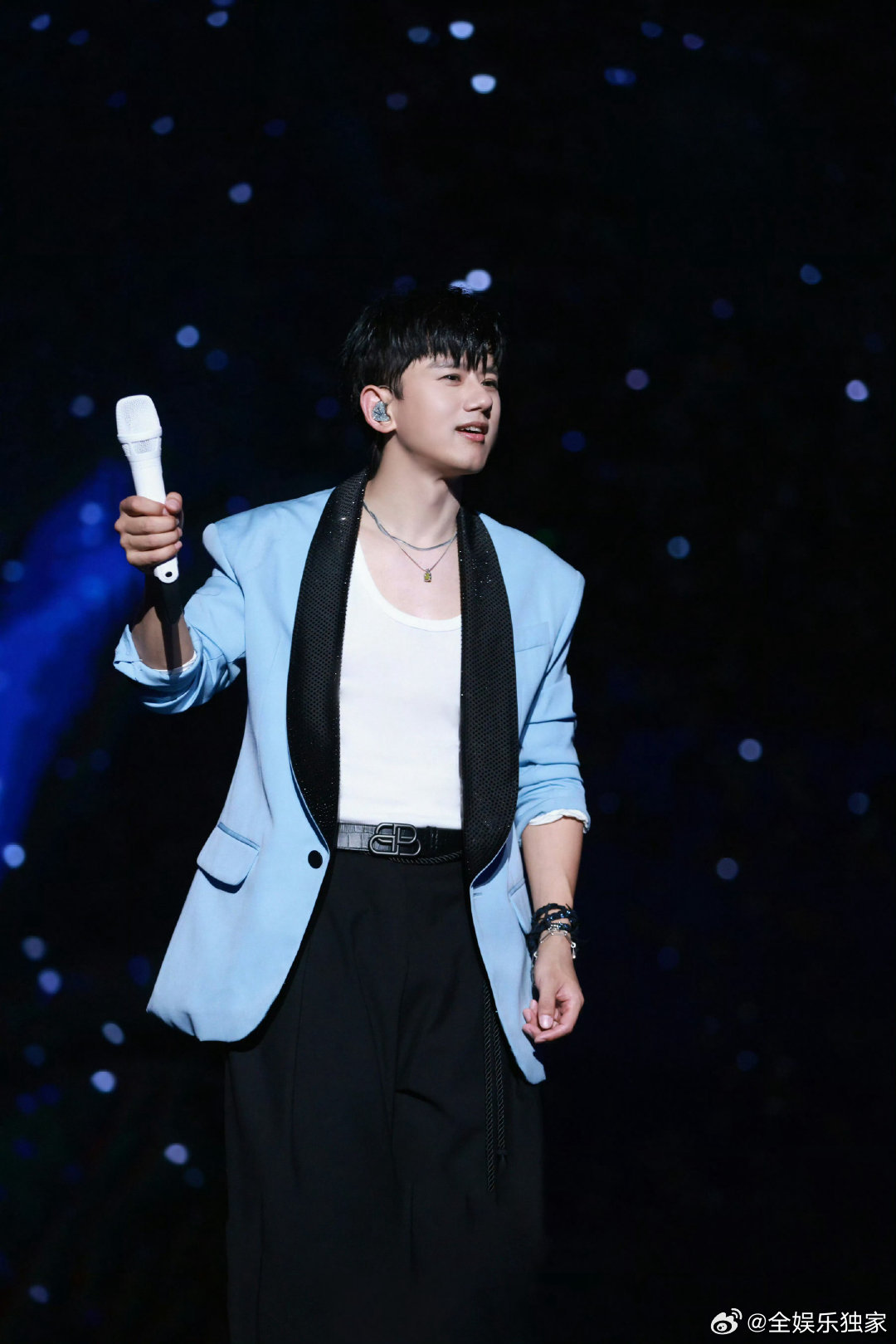 张杰张杰回应张凌赫送花篮张凌赫应援有回应！张杰直播在线致谢，前辈格局拉满 