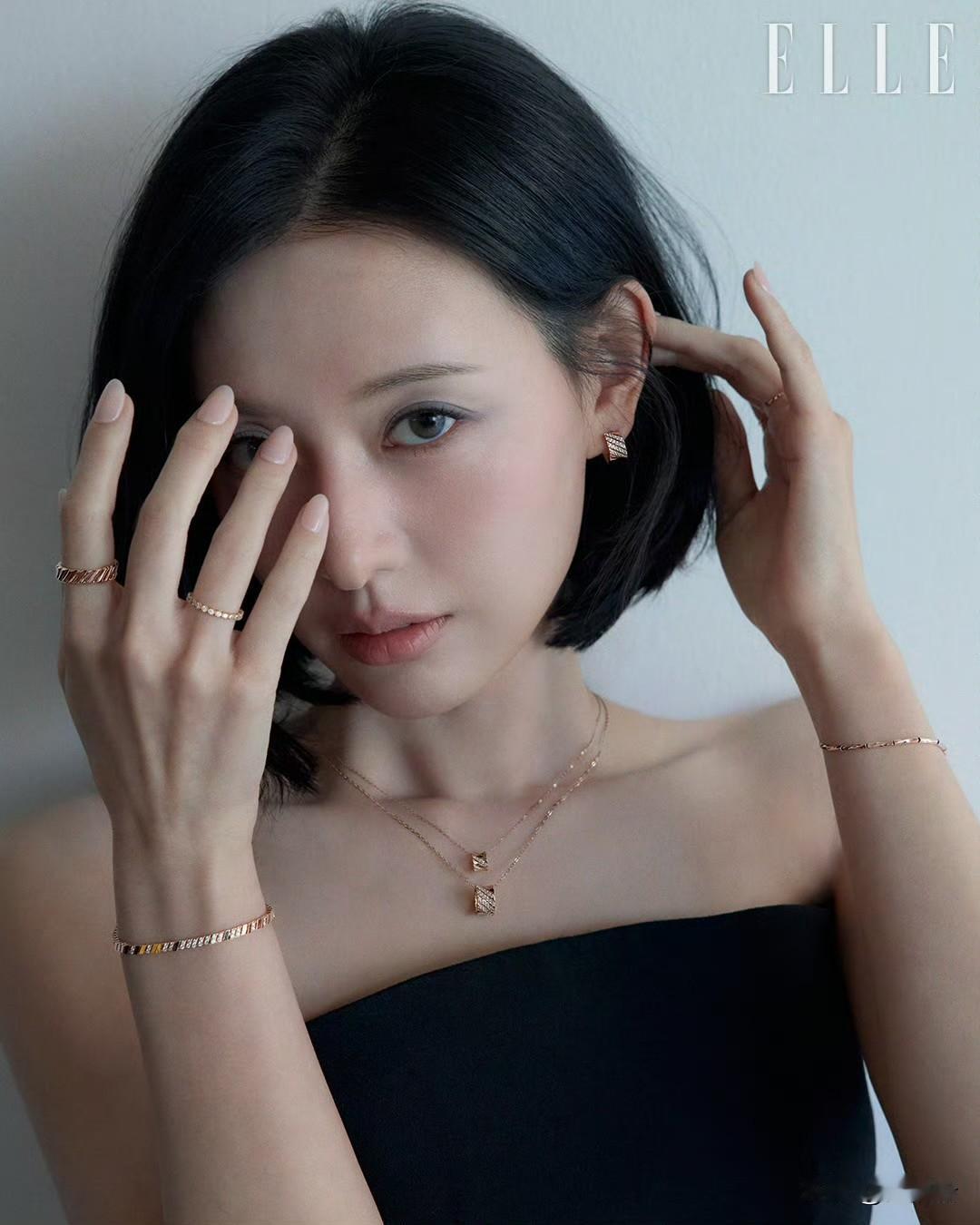 金智媛 | 韩版《ELLE》2026年5月刊封面大片
金智媛