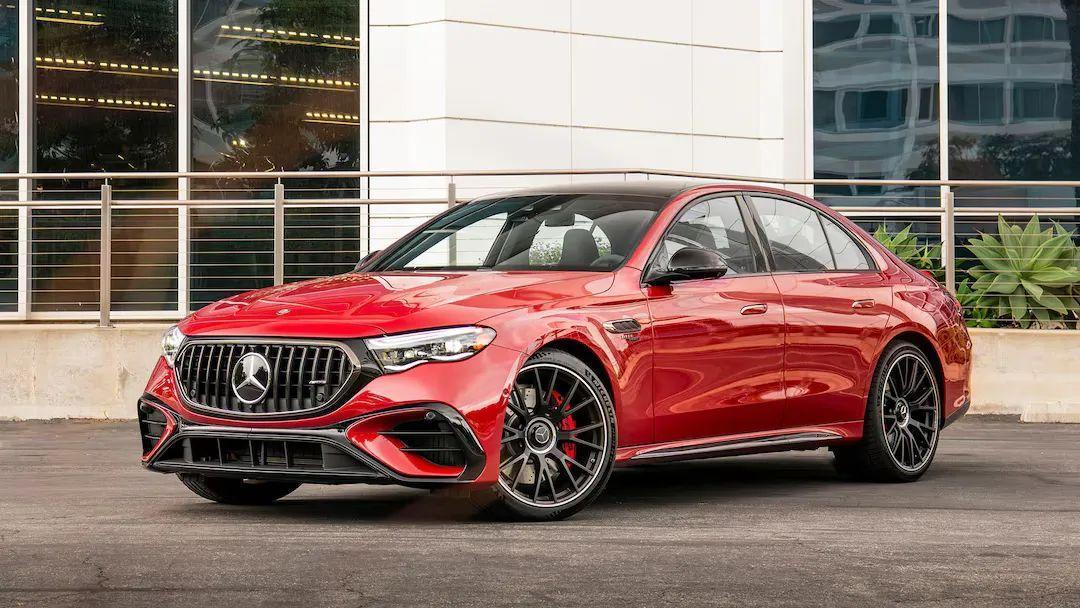 【德系混动猛兽！2025款AMG E53混动版参数曝光】⚡️
狂暴双动力：
▶ 