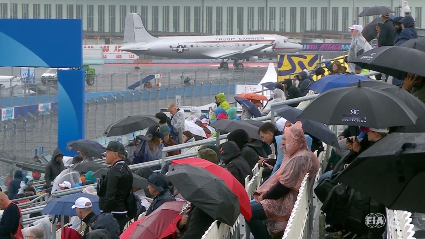 FE柏林站大雨，排位赛的开始时间面临无尽的等待[淡淡的]FE电动方程式 ​​​