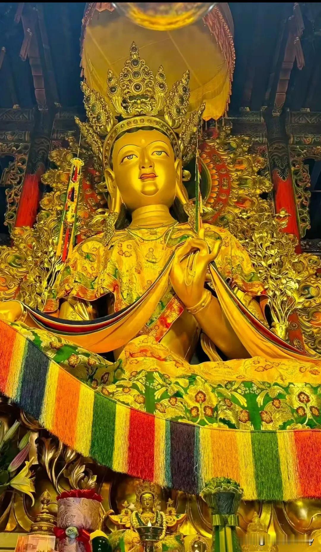 狠狠记住老人言：
下巴有兜， 晚年无忧。
有福之人腊月生，父母有钱生三月。
男人