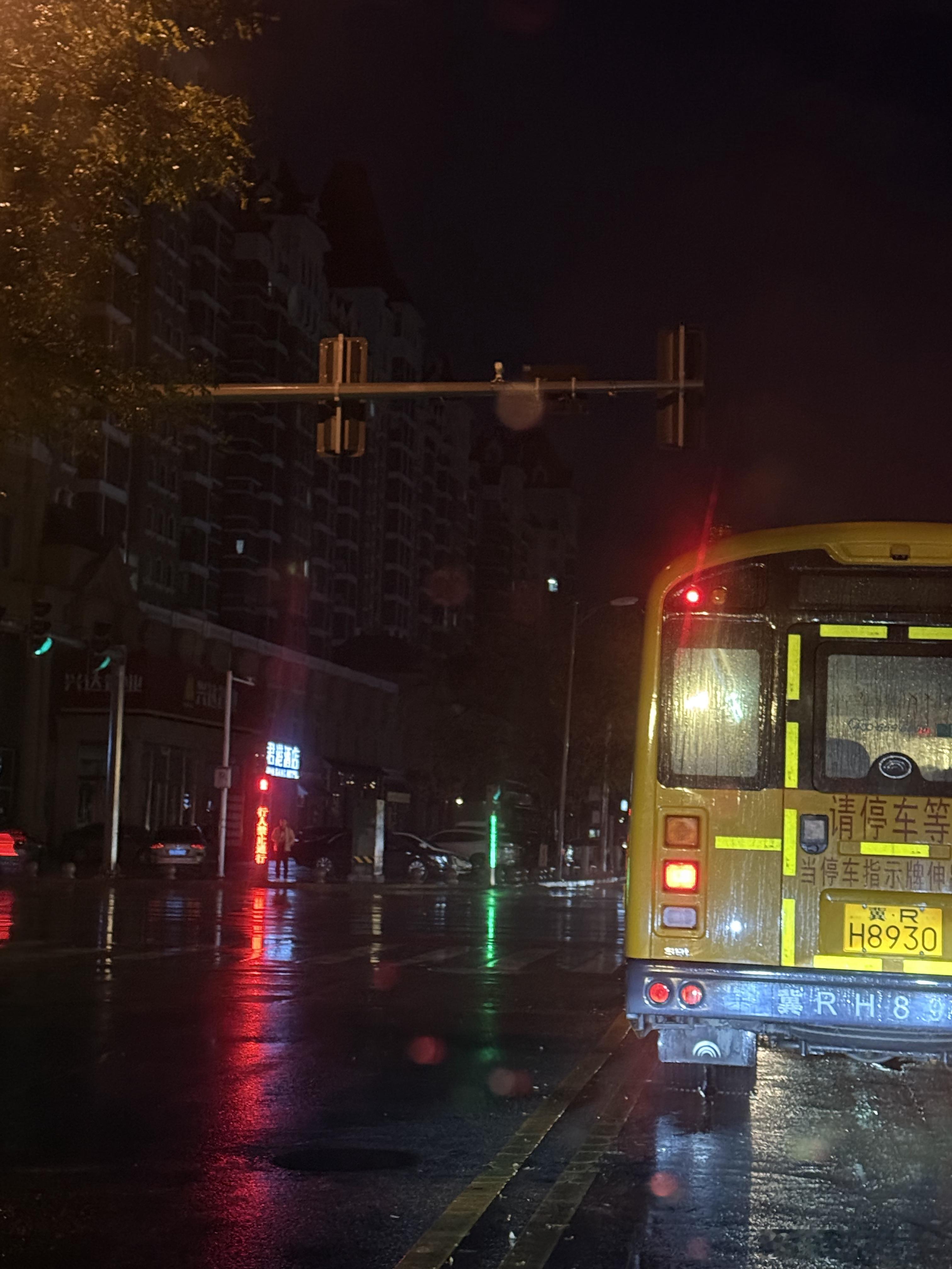 早，真羡慕你们不上班的，我今天6点就起了[吃瓜][吃瓜][吃瓜] 