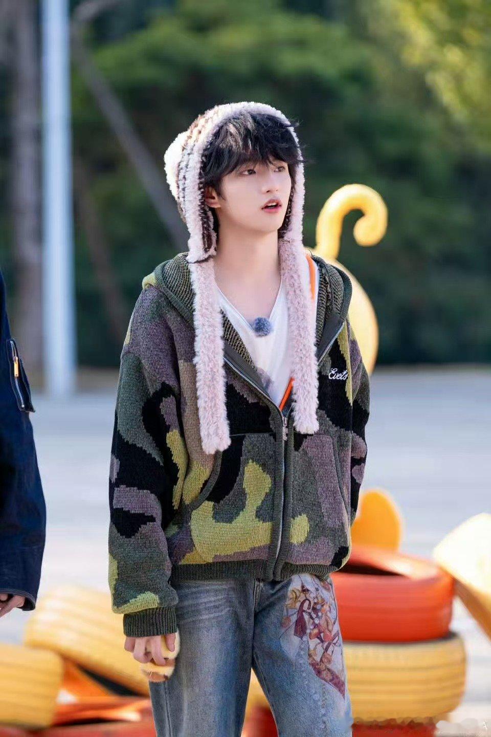 穆祉丞再跳我工作要没了周五晚高疯刚跳起来求生欲瞬间觉醒，穆祉丞心里估计在默念别丢