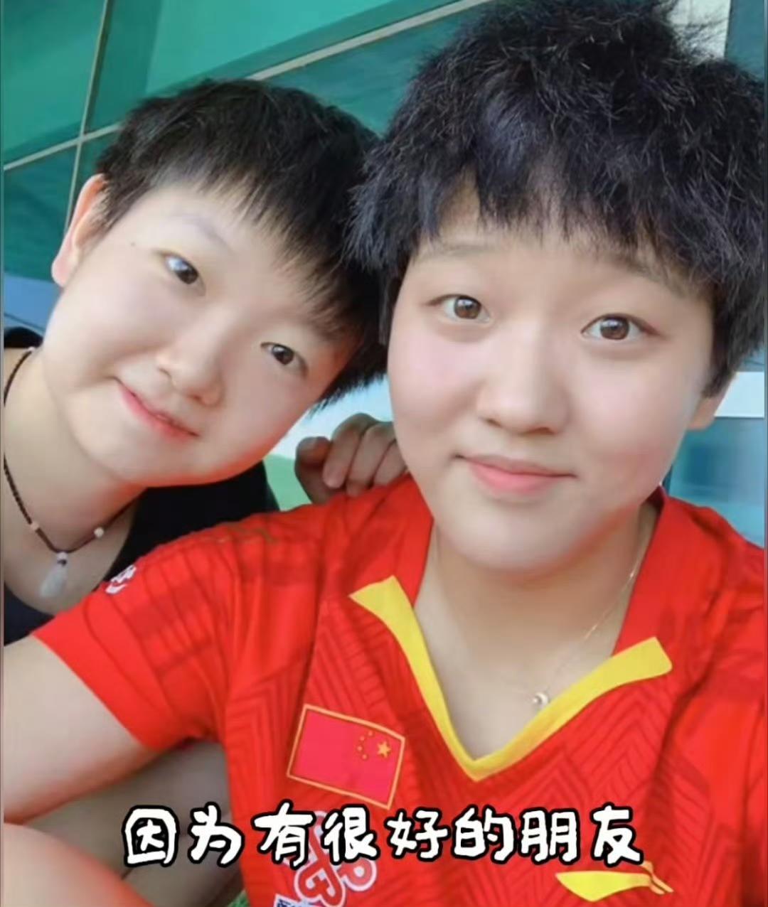 孙铭阳宣布退出国家队，发了很多在队内的照片。
莎莎和阳阳真的是很好的朋友。
照片