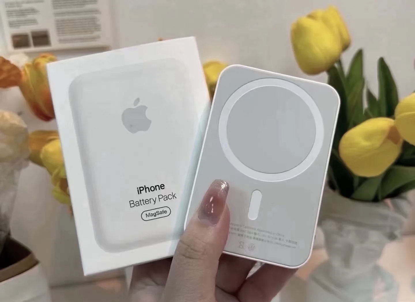 我的苹果手机搭子 那必须有充电宝啊，咱就说iPhone那电池容量，没有个充电宝出