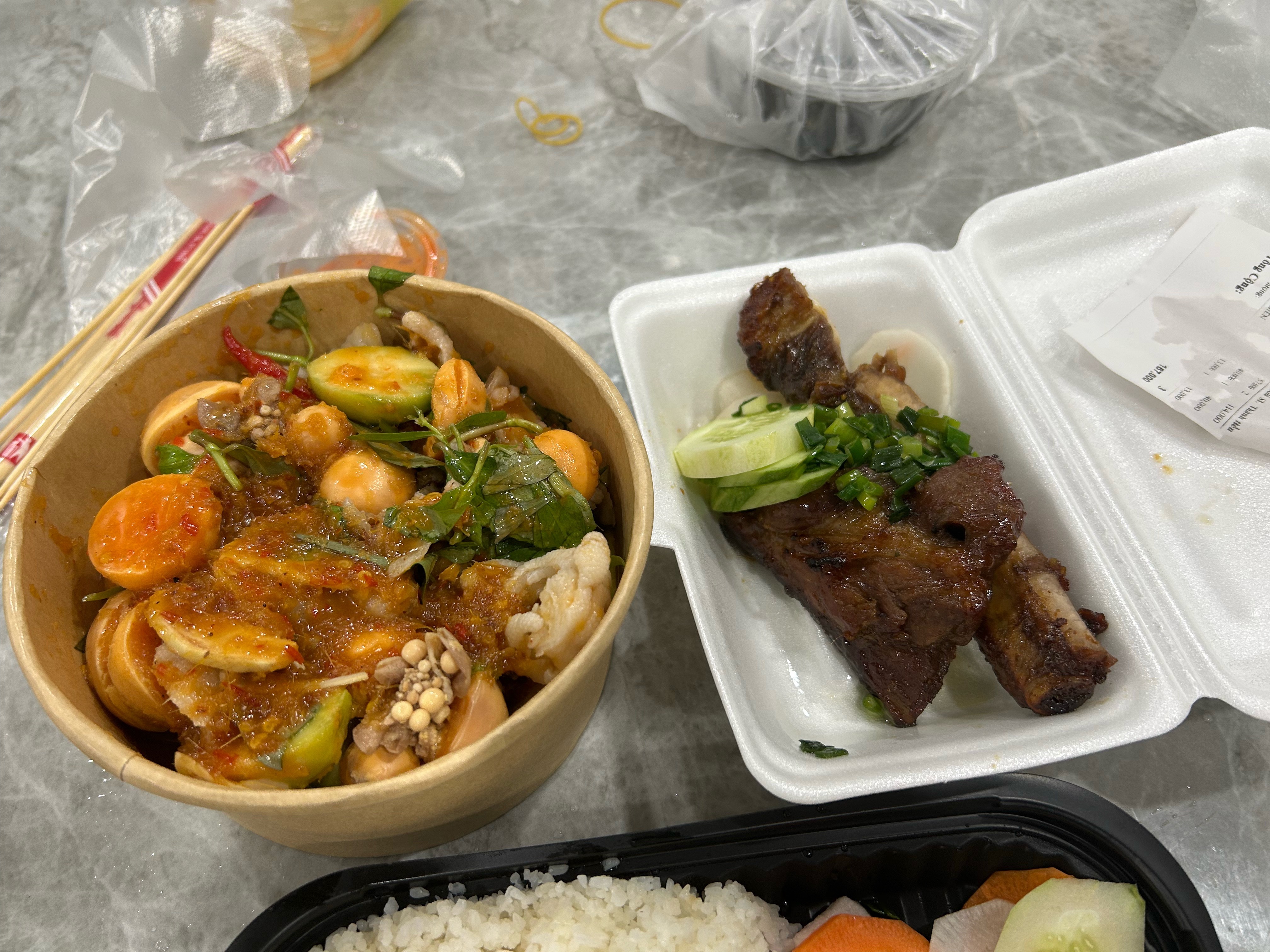 今晚随随便便吃一点，不能吃太饱了，撑着睡觉不舒服 ​​​