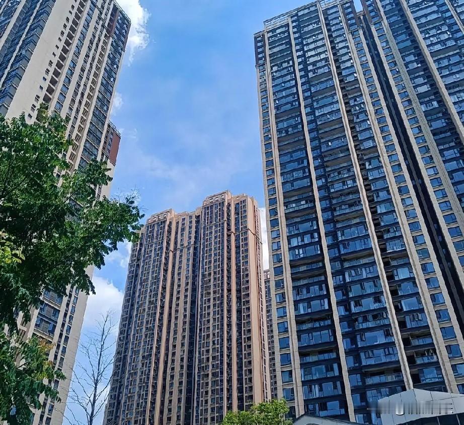 你家孩子高考后去打工了吗我不建议去，因为那个年龄段孩子都比较单纯，做两个月还得压