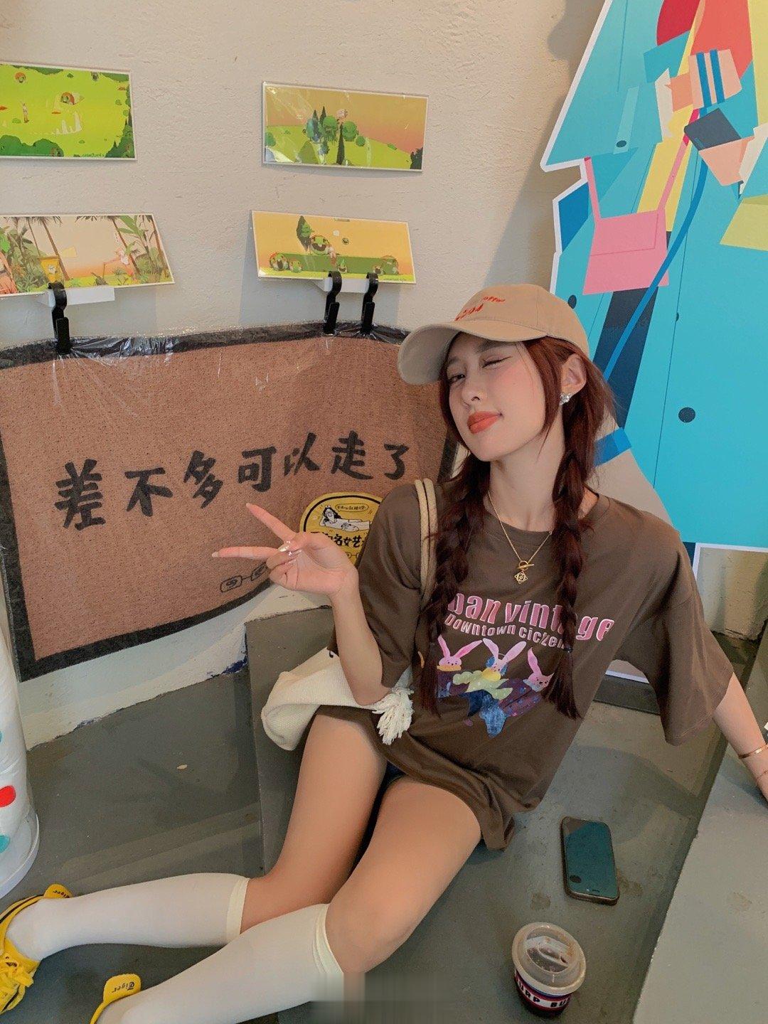 还有一个🏾色夏日快乐清凉OOTD慵懒随性我一整个爱🐷～ ​​​