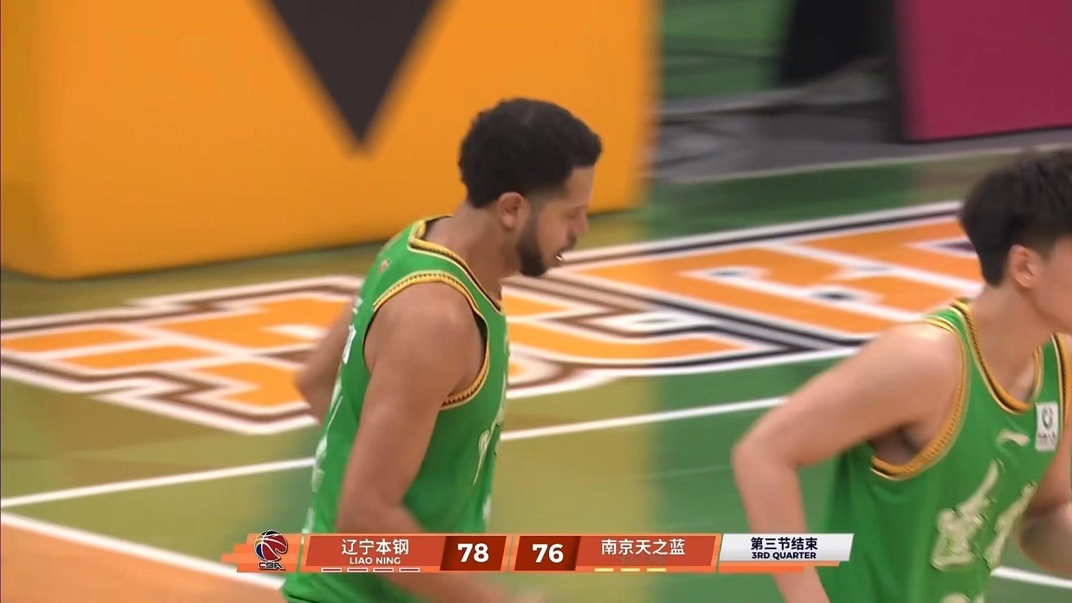 辽宁主场对南京同曦三节比赛结束辽宁队暂时领先2分辽宁男篮vs同曦男篮辽宁男篮