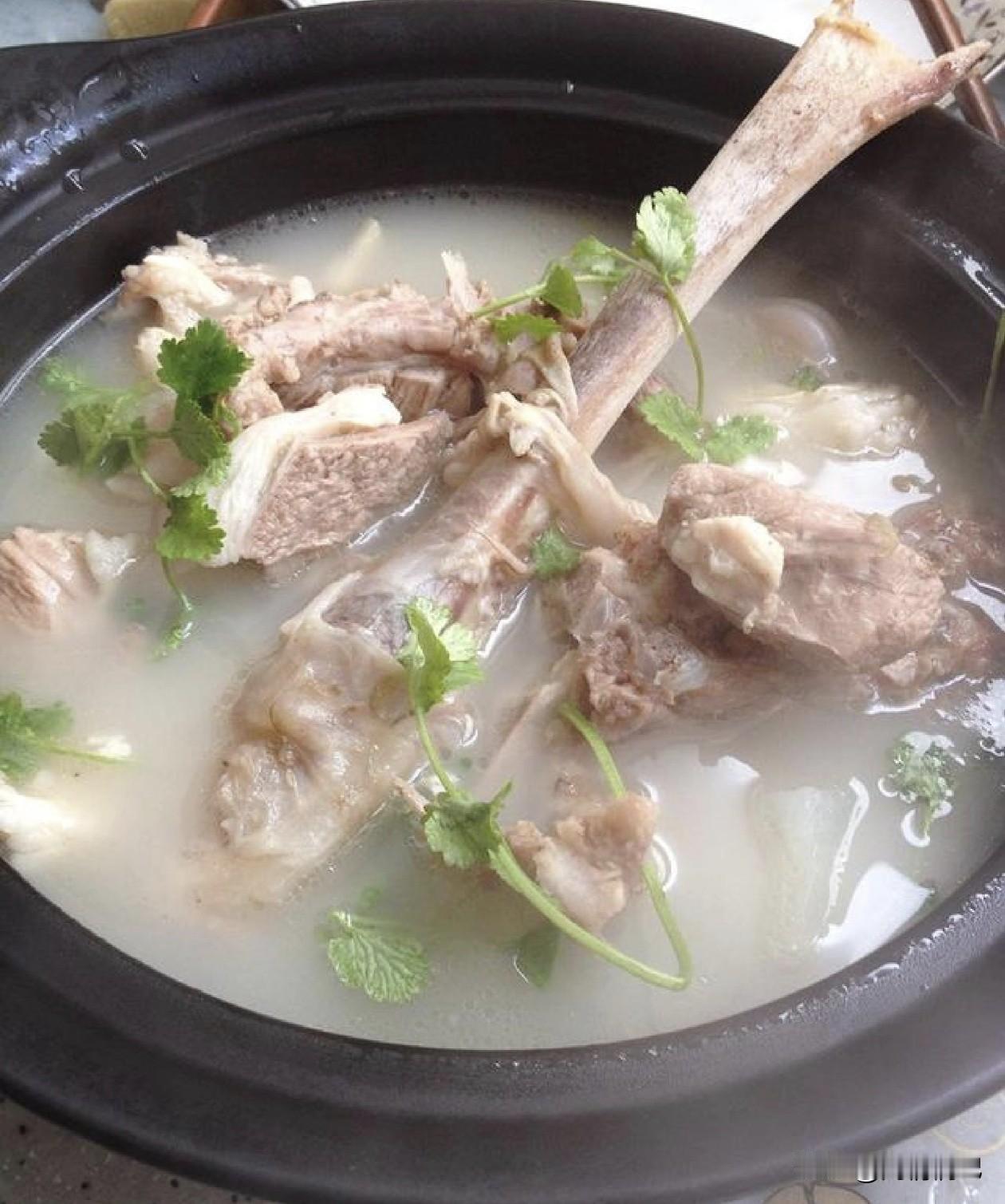 炖羊肉，别乱放调料！记住“4不加3关键”，汤鲜肉嫩不腥不膻

天一冷，谁不想来碗