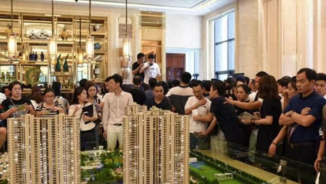 当 “负债潮” 真的到来，十年之后，究竟是名下有房的人过得更舒服，还是无房一身轻