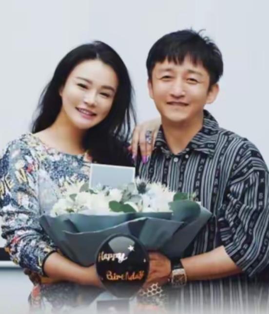 冉莹颖是个很聪明的女人。
借着创业的由头，亏了丈夫的财产，富了亲戚。亲戚借这笔钱