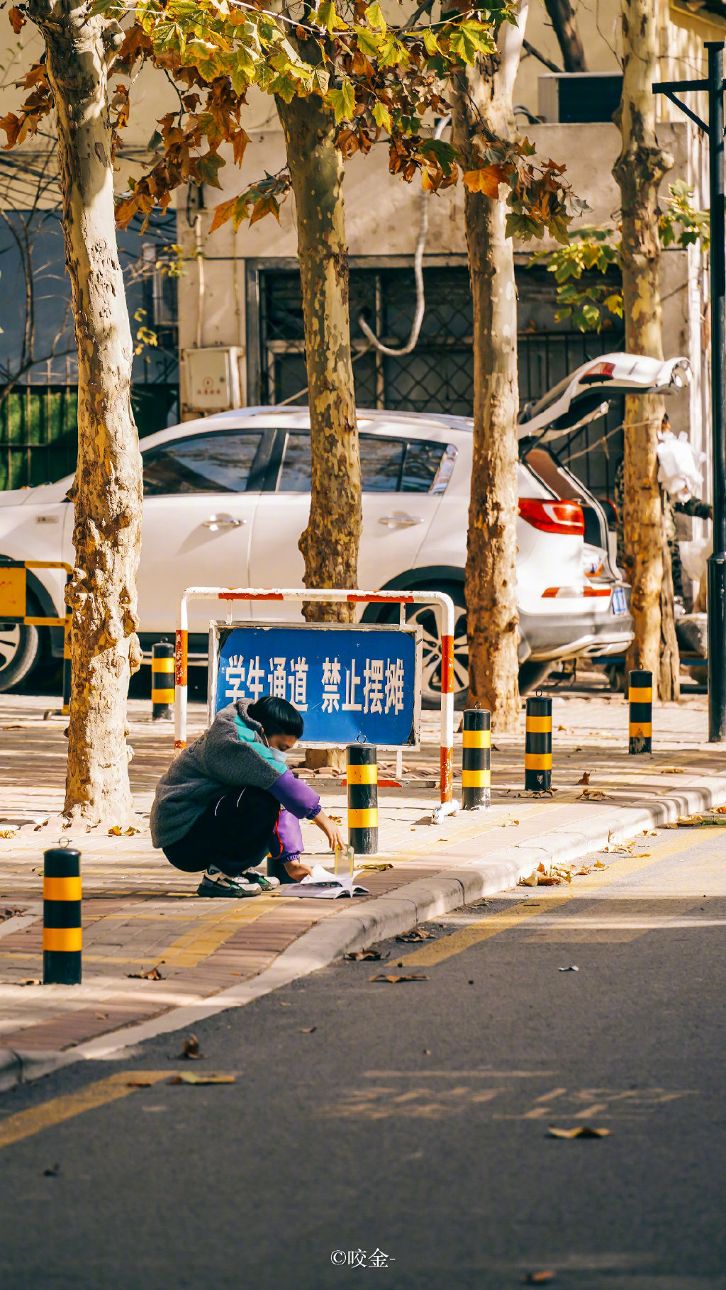 生活是晨起暮落，日子是柴米油盐。 