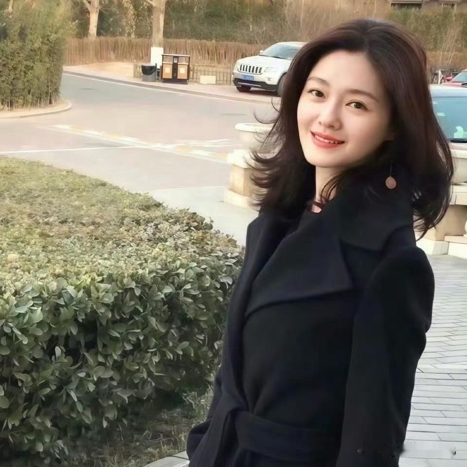 大S离世一周年，韩媒披露令人痛心的细节：带病赴日出现高烧、全身酸痛，却因露天温泉