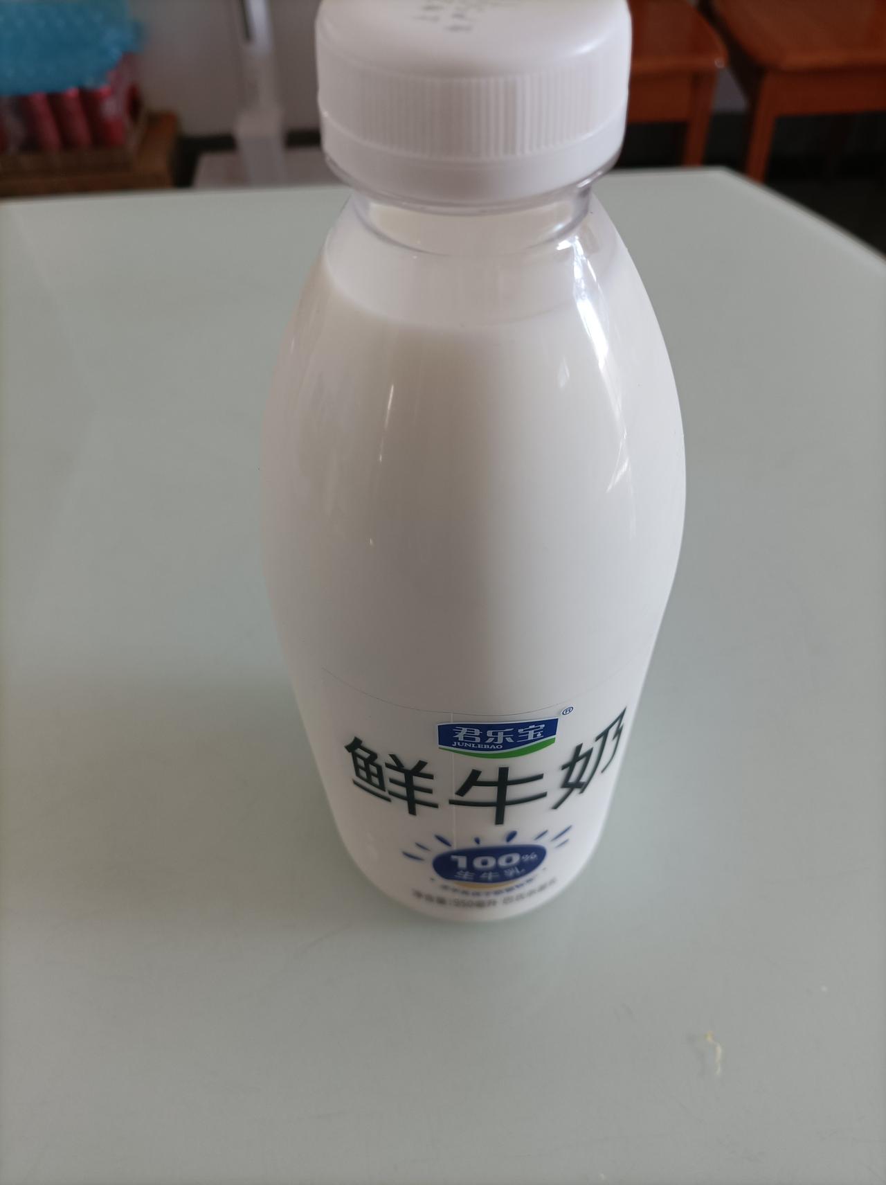 你身边有饮料不离手的人吗有啊，你看看我们家的各种饮料，甜酸苦的都有，就知道我身边