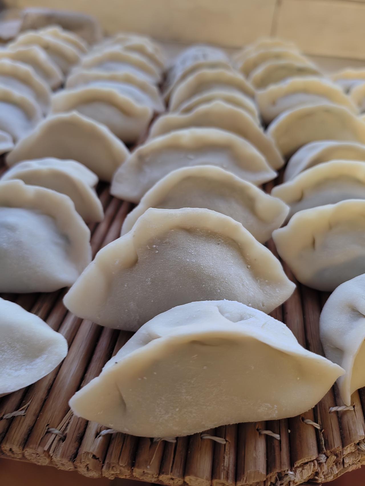 饺子就酒越喝越有。
包的饺子挺好看，哈哈。