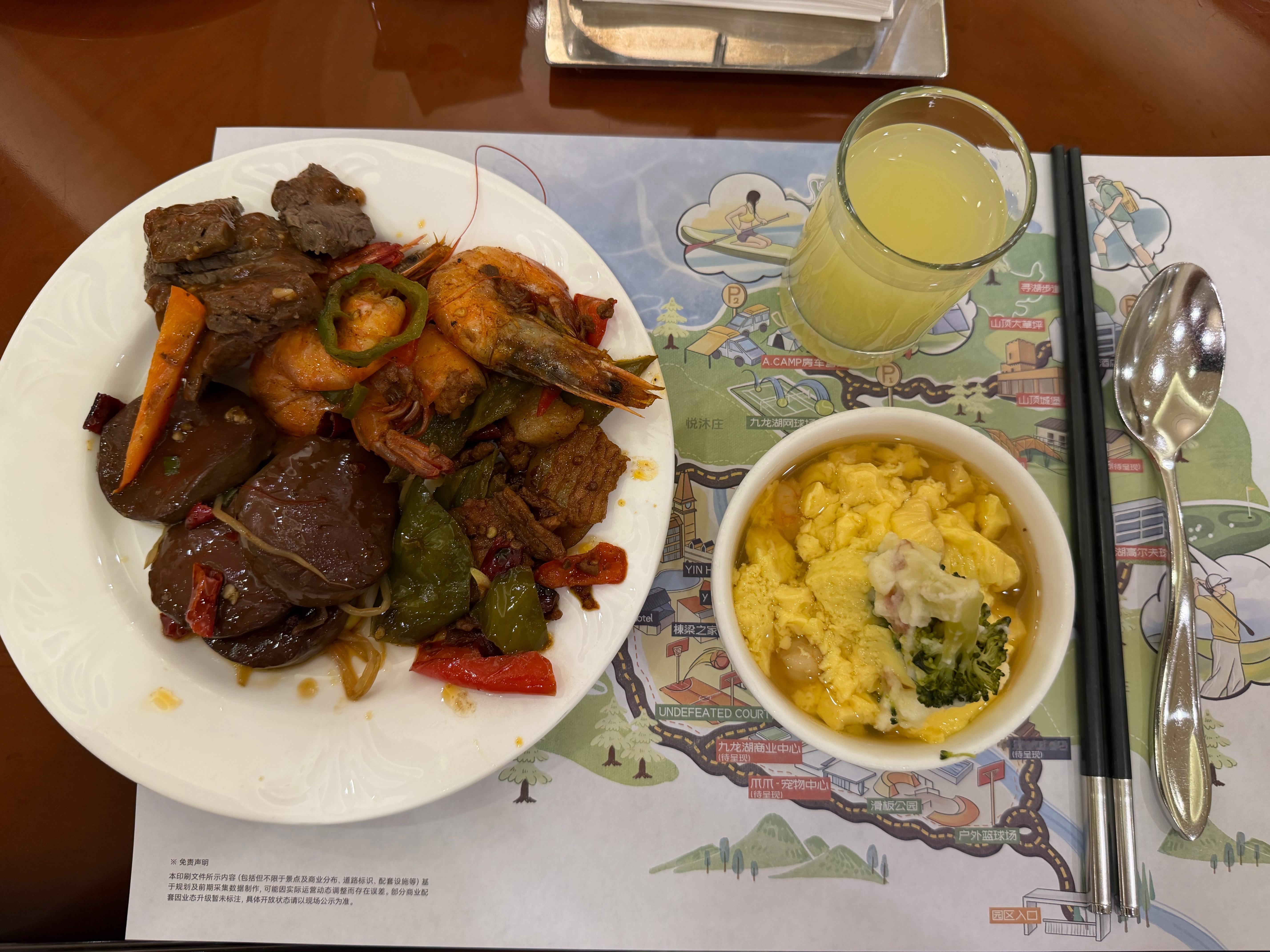 抵达广州，明天干活开始拍摄，这次拍一辆新车，你们猜猜是哪个牌子的？