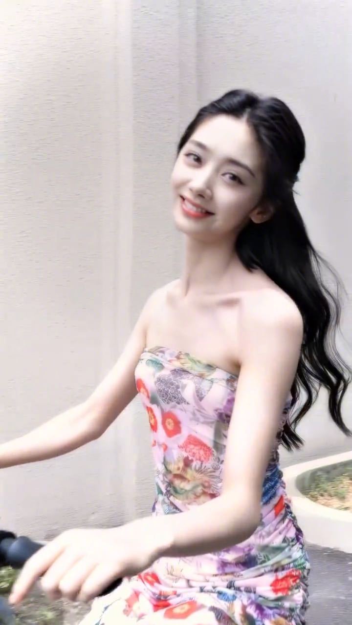 你们当中有一个王影璐很美没人说王影璐这么美呀[抓狂][抓狂][抓狂]今天献鱼发的