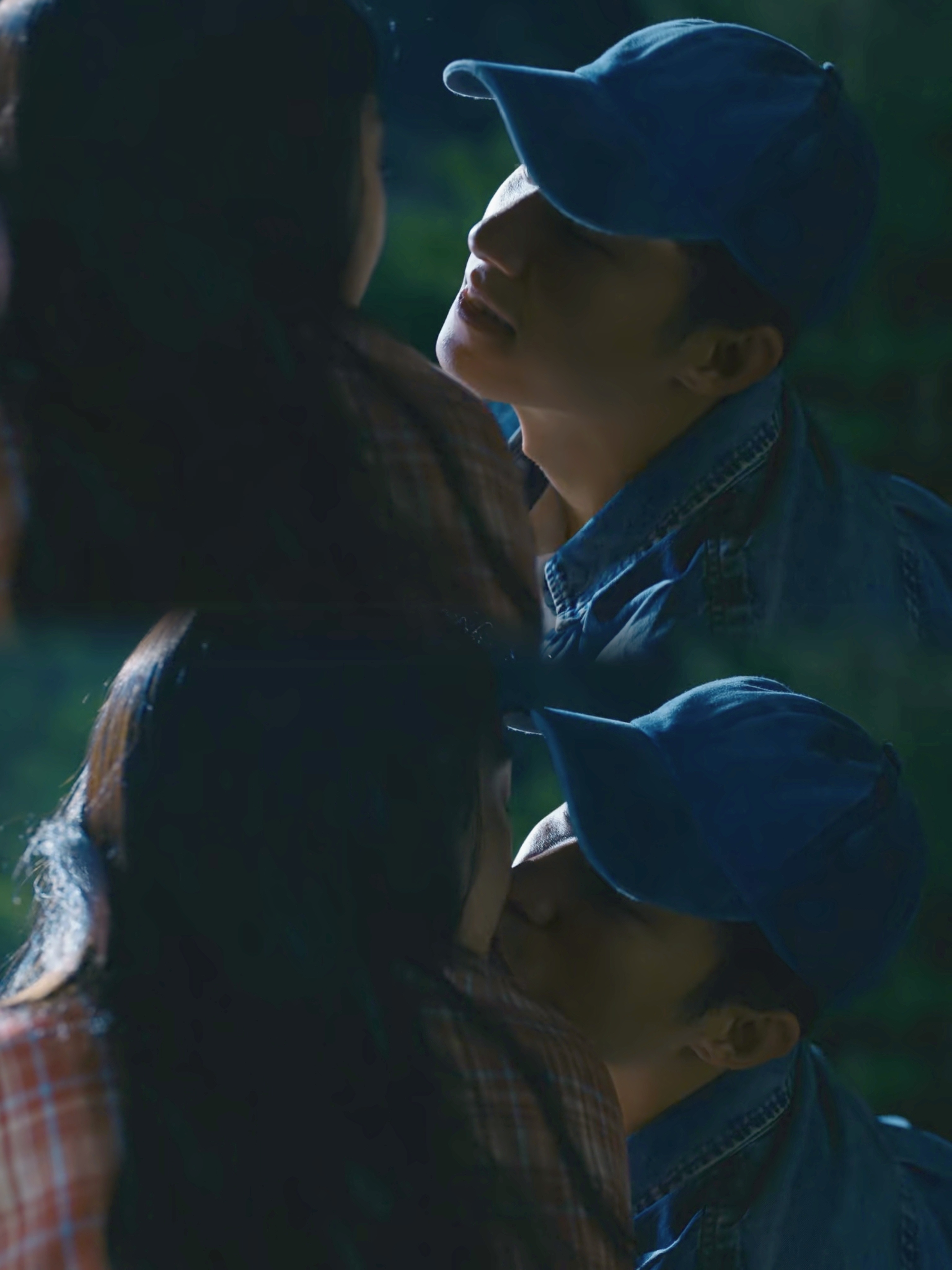 谁来懂一下黄景瑜这个侧脸线条有多绝！！啊啊啊！反复欣赏这个月下之吻 