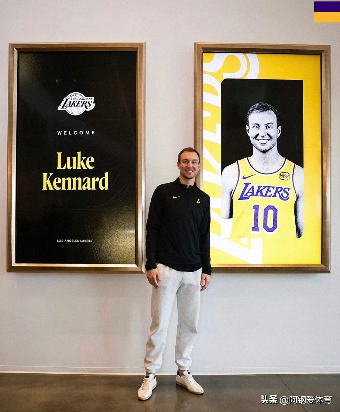 略有进步，肯纳德加入湖人9场比赛，湖人替补得分36.4分排名联盟第21位。
虽然