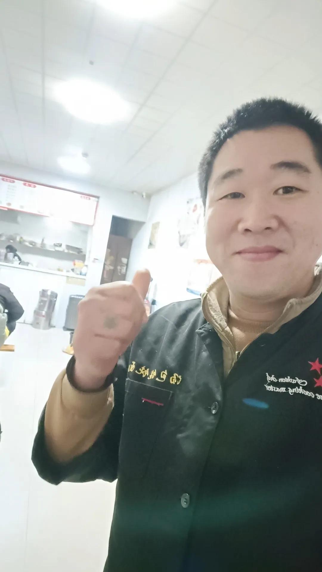 这段时间早餐生意有点忙碌，幸好儿子放寒假回来帮忙，不然我跟梅子要累坏了。
今天早