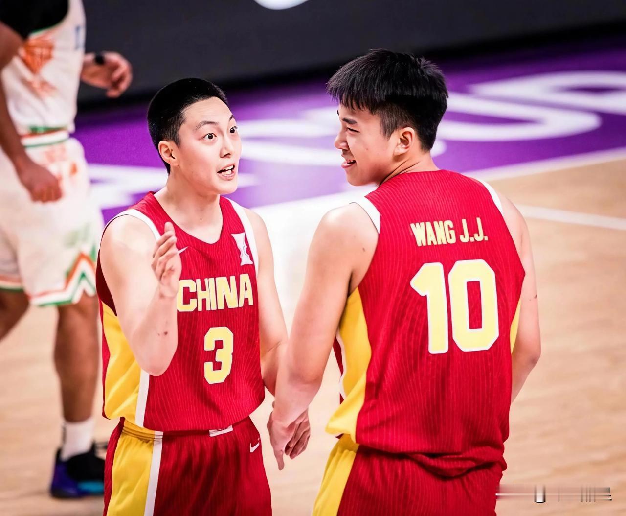 中国男篮今天全员得分，以100-69大胜印度31分，三大功臣！
1.胡明轩
他一