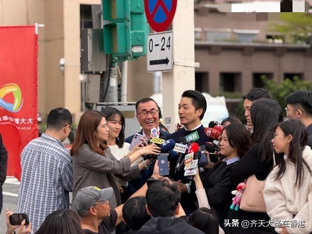 給「川北」李四川什麼選戰建議？蔣萬安面授：多吃川貝枇膏！

台北市長蔣萬安、甫卸