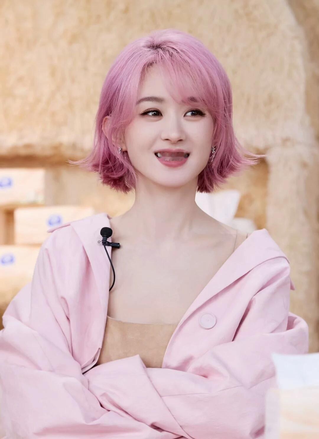 粉嫩少女心，甜美笑容，粉色外套，元气满满的一天！💖🌸💕