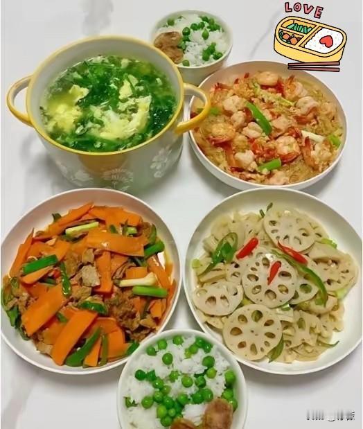 我手里每个月有三千块退休金，
本想着晚年踏实安稳，能帮小辈搭把手就尽力帮。可儿子