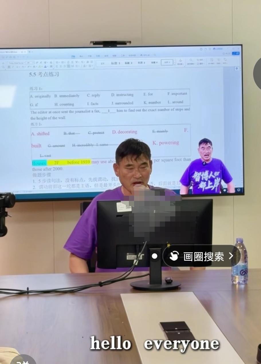 大衣哥朱之文教英语了！惊不惊讶？
    看了大衣哥，在xxx培训学校满口英文的