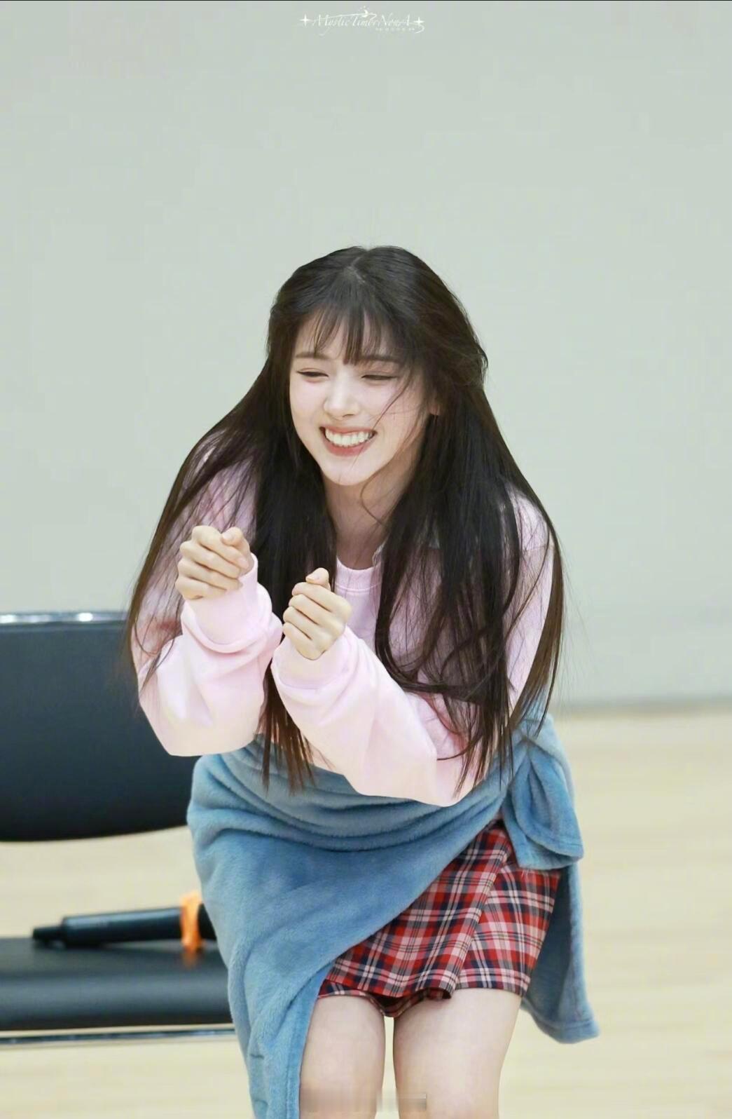 jiwoo的心形嘴简直太萌啦