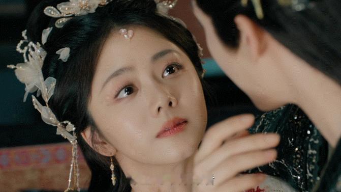 逍遥肖瑶视角正叙红烨视角倒叙电视剧逍遥 看似不同时代的爱恨纠缠，实际上是两颗心灵