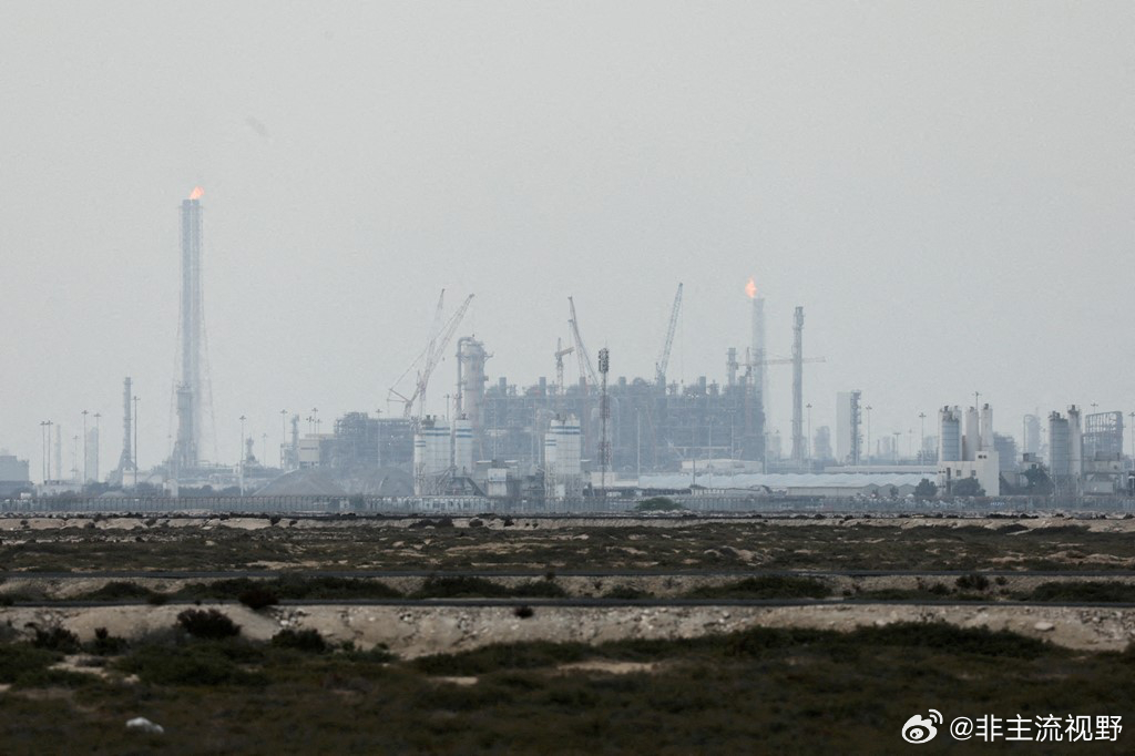 卡塔尔能源部长表示，导弹袭击使卡塔尔的液化天然气出口能力减少了17%，估计年收入