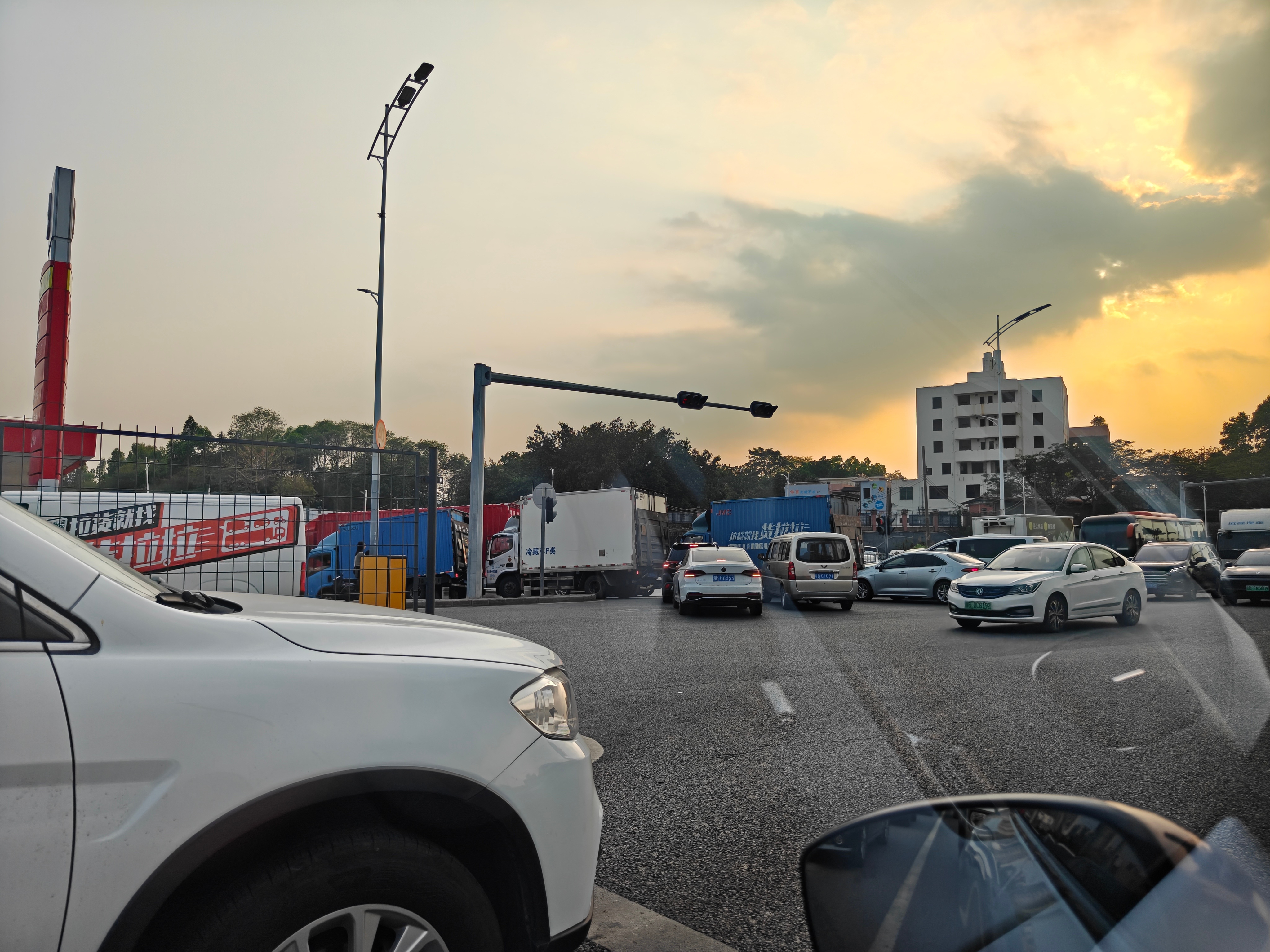 加油站都爆满了