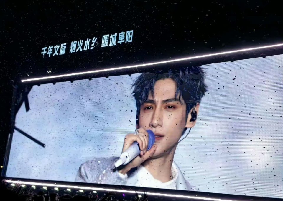 大屏就是来放大美貌来的 