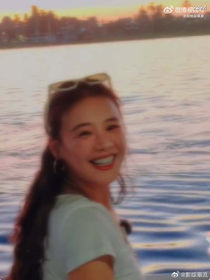 马思纯花少人生镜头 花少里马思纯这个回眸一笑，真的很圈好感，简单的动作里满是阳光