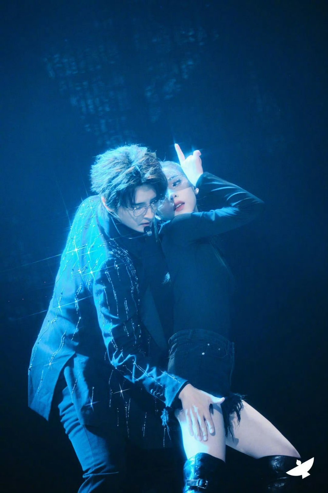 张远别试探了熟男也有市场不愧是内娱唱跳祖师爷，太会拿捏不同的风格 