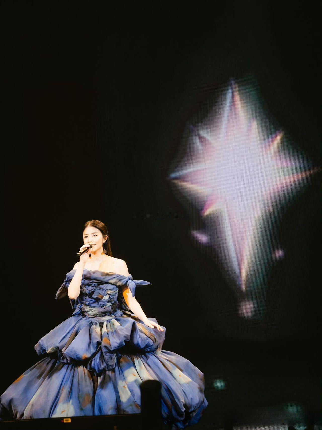 陈慧琳重新定义i人 她重新诠释了i人的可能性，不是不能外向，而是选择在舒适的状态