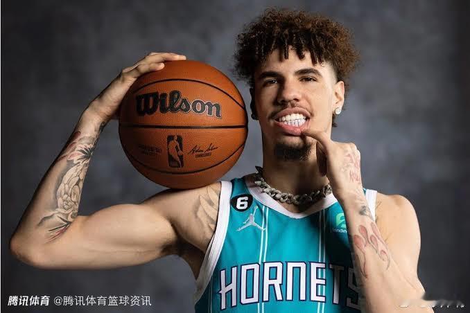 据名记Shams报道，ESPN消息源透露，黄蜂送出明星后卫拉梅洛・鲍尔和约什・格
