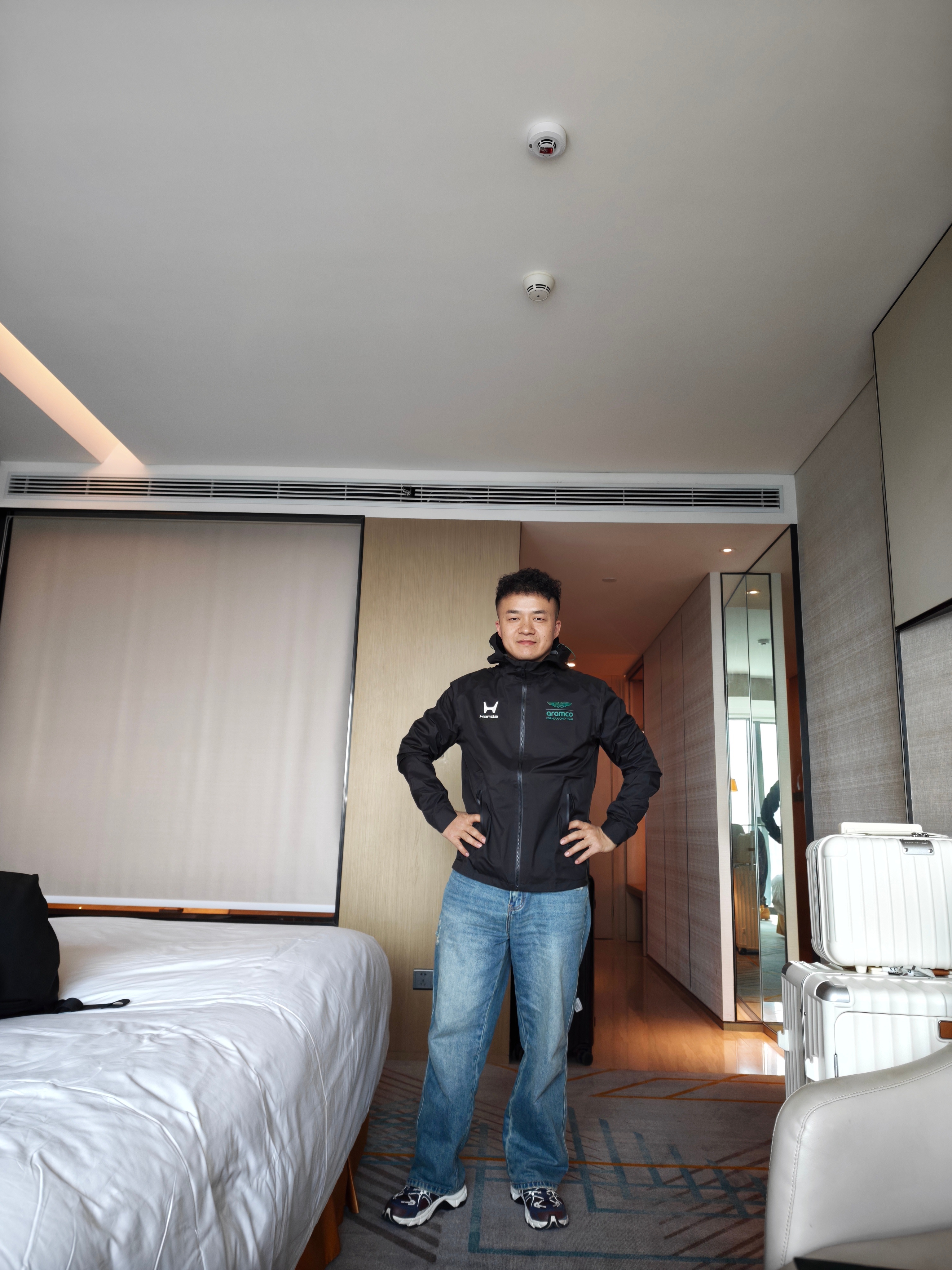 感谢邀请，刚到上海。感谢本田送我的衣服跟帽子，简直是为我量身定制的。我人生第一台