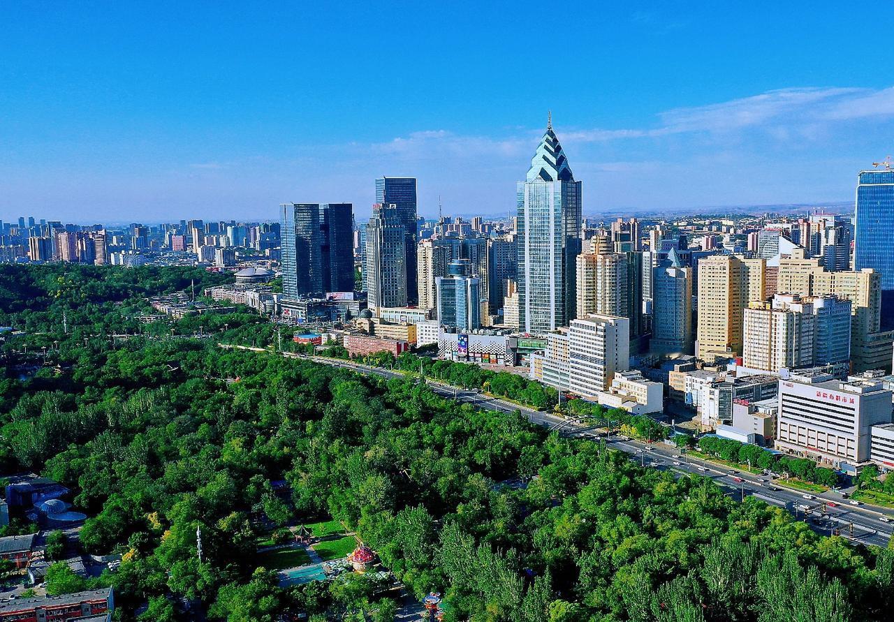 提起乌鲁木齐，首先会想到的是它是新疆的首都，新疆第一大城市，乃至中亚地区的重要中